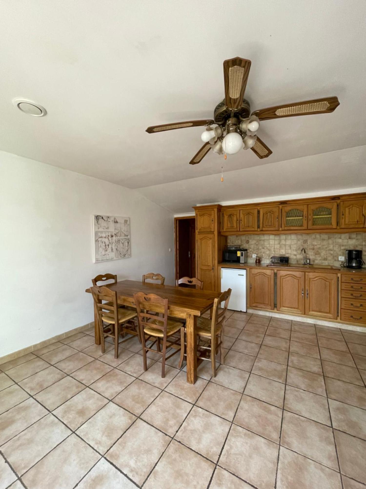 Les Prairies Mas Roux Guest House Raphele Room photo