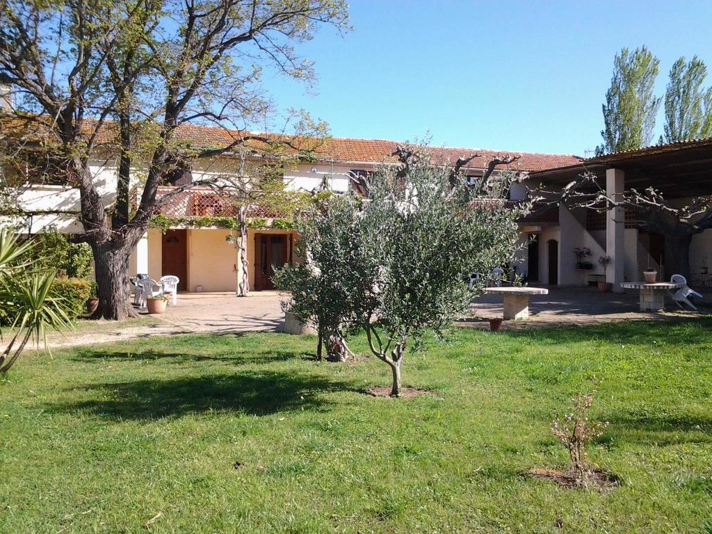 Les Prairies Mas Roux Guest House Raphele Exterior photo